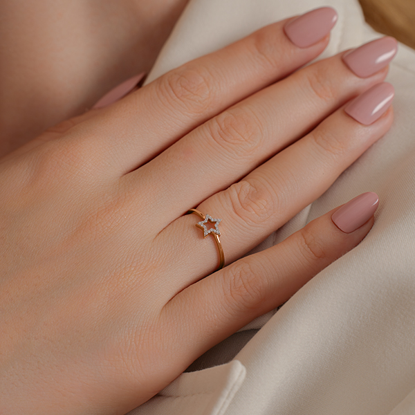Star Glam With Diamond Ring